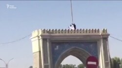 Таліби підняли свій прапор над Кандагаром (відео) Таліби підняли свій прапор над Кандагаром (відео)