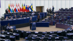 «Нікому не кажи, що ми слухаємо Радіо Свобода», – євродепутати поділились історіями з дитинства (відео) «Нікому не кажи, що ми слухаємо Радіо Свобода», – євродепутати поділились історіями з дитинства (відео)