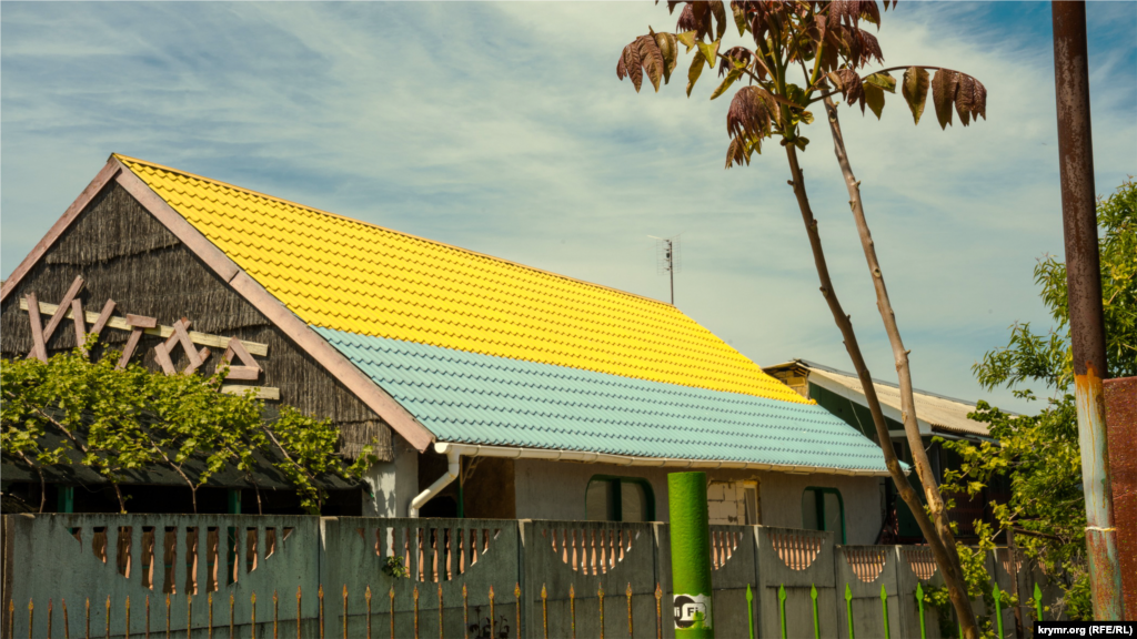 «Хутор» под желто-голубой крышей пока без курортников