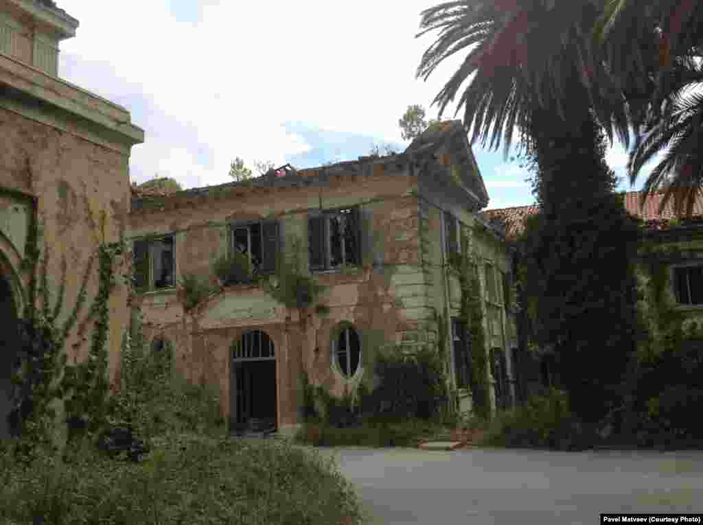 Вилла на подходе к отелю "Гранд"