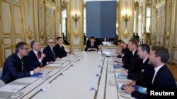 Američki specijalni izaslanik Steve Witkoff (drugi s lijeva) prisustvuje sastanku u Elizejskoj palači u Parizu 17. aprila.
