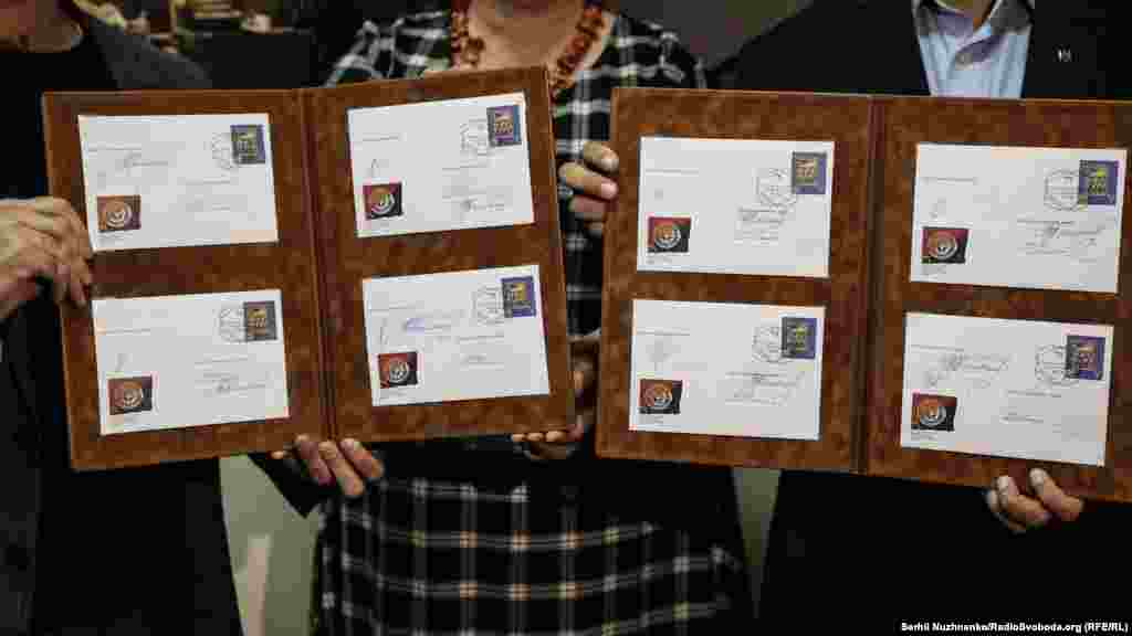 Під час відкриття виставки відбулось спецпогашення конверта з оригінальною маркою до 75-річчя створення Української повстанської армії 