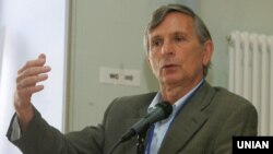 Історик Орест Субтельний виступає під час міжнародної конференції «Друга світова війна і відтворення історичної пам’яті в сучасній Україні». Київ, 25 вересня 2009 року