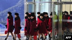 Уболівальниці, відправлені Пхеньяном на Олімпіаду в Пхйончхан, пройшли в КНДР ретельний відбір