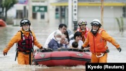 Порятунок місцевих жителів у префектурі Окаяма, Японія, 8 липня 2018 року, фото Kyodo