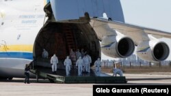 Українська «Мрія» прибула із Китаю з медичним вантажем – фоторепортаж