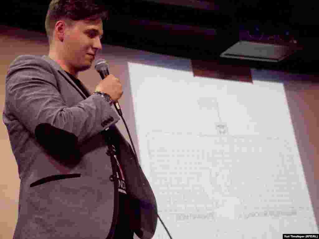 "Вова работает в большом белом здании с флагом на крыше"