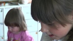 Чотирирічна мешканка Трьохізбенки розповіла про війну в рідному селі (відео) Чотирирічна мешканка Трьохізбенки розповіла про війну в рідному селі (відео)