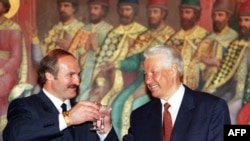 Россия. Александр Лукашенко и Борис Ельцин. Грановитая палата, Москва. 23.05.1996
