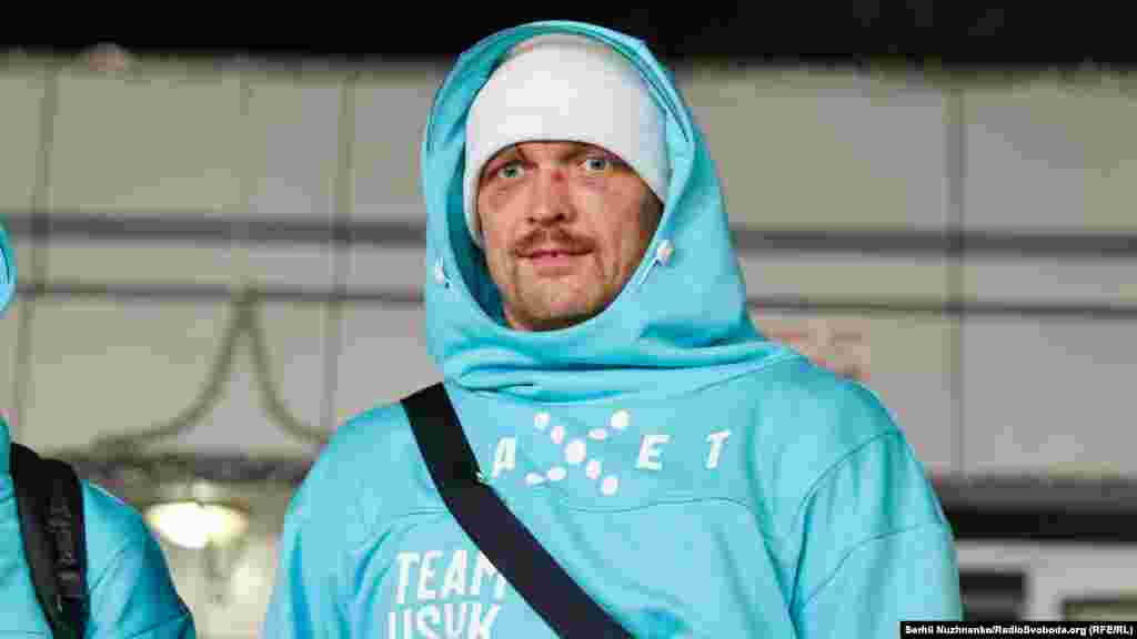 «Поскорее попасть домой, увидеть сыновей и дочь, которые очень сильно волновались», – Александр Усик о мыслях после боя