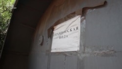 Люди сваряться за воду. У прифронтових містах її немає вже більш ніж 20 днів – відео Люди сваряться за воду. У прифронтових містах її немає вже більш ніж 20 днів – відео