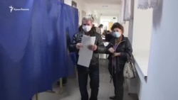 «Нам не безразлична судьба Украины». Переселенец из Крыма голосует на выборах в Херсоне (видео) «Нам не безразлична судьба Украины». Переселенец из Крыма голосует на выборах в Херсоне (видео)