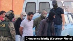 ФСБ Росії в окупованому Криму затримує Раїфа Февзієва, імама із села Строгонівка Сімферопольського району. 17 серпня 2021 року