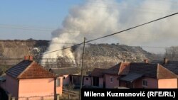 Požar na deponiji u Valjevu, na par nekoliko metara od prvih kuća, 6. februar 2025.