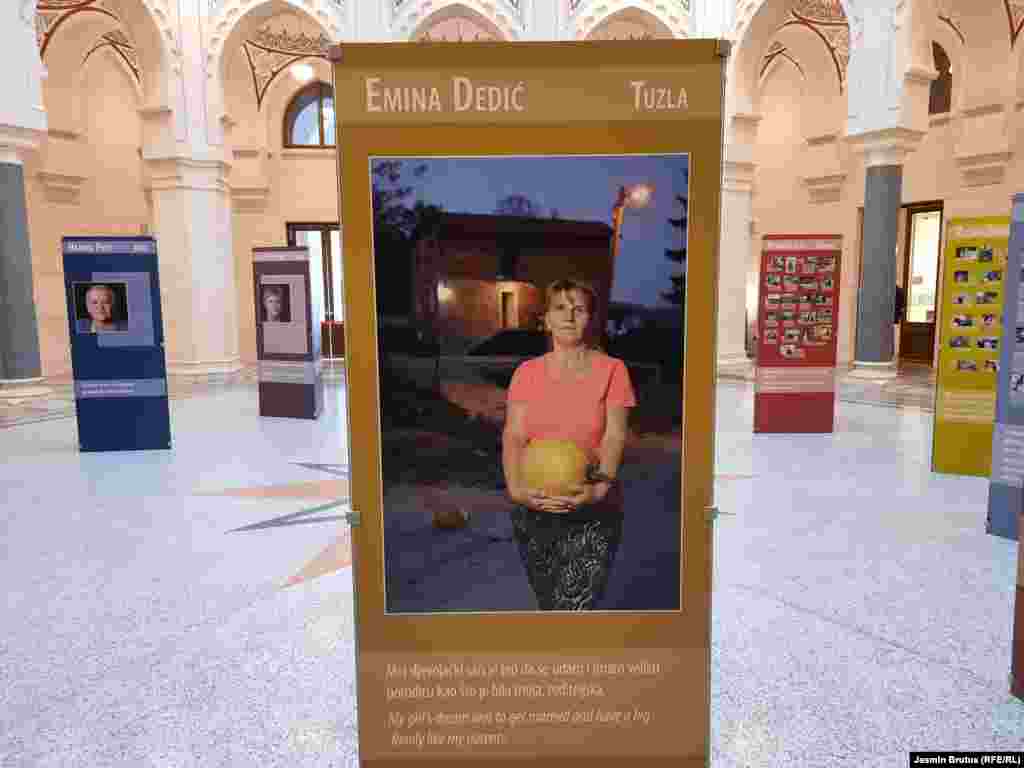 Emina Dedić iz Tuzle jedna je od 11 žena koje poručuju "Žive smo". 