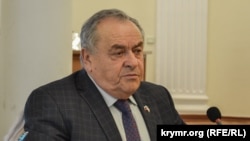 «Сподіваюся, що найближчим часом ми будемо свідками притягнення до кримінальної відповідальності тих політичних діячів України, які вчинили акти геноциду по відношенню до кримчан», – заявив Єфім Фікс