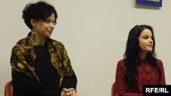 Під час презентації роману у Варшаві: Олександра Іванюк і Франческа Леонарді (праворуч)