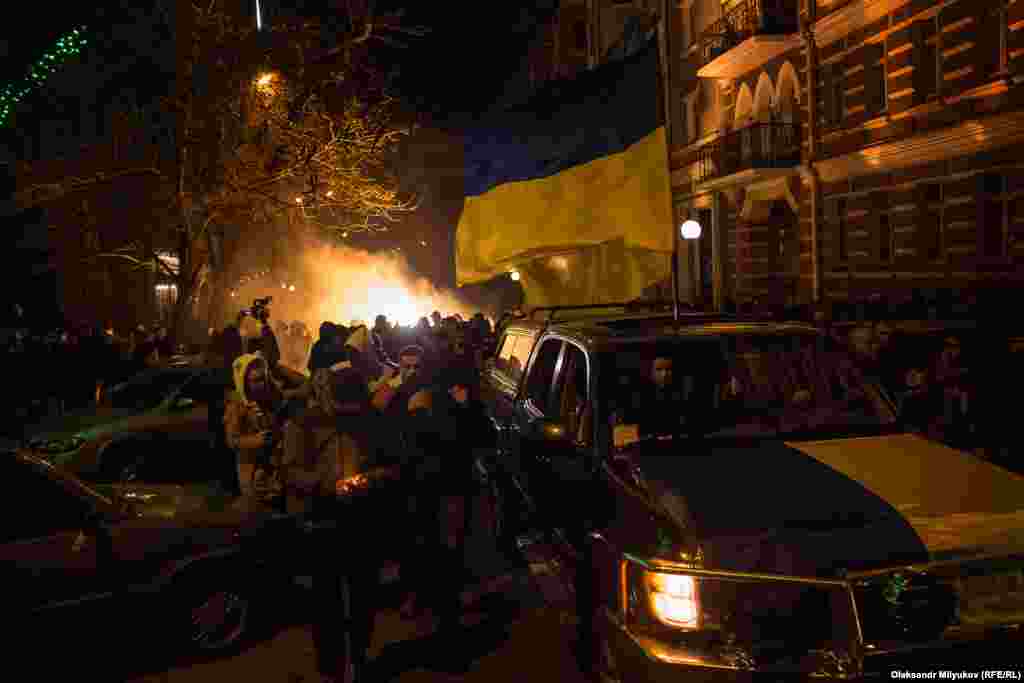 Першими йшли фани з плакатом «Одна єдина соборна Україна»