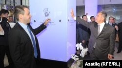Архивное фото. Бывший федеральный министр связи Николай Никифоров и президент Татарстана Рустам Минниханов открывают IT-парк в Набережных Челнах. Август 2012 года