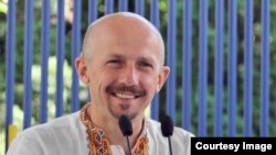 ჟურნალისტი დმიტრი ხილიუკი, ფოტო გადაღებულია დატყვევებამდე.