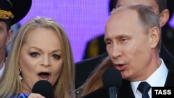 За даними прокуратури, артисти прямували на півострів для виступу на концерті з нагоди відкриття Керченського мосту