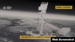 Ураження російської радіолокаційної станції 48Я6-К1 «Подльот» в окупованому Криму. Скриншот кадру з відео ГУР МО України