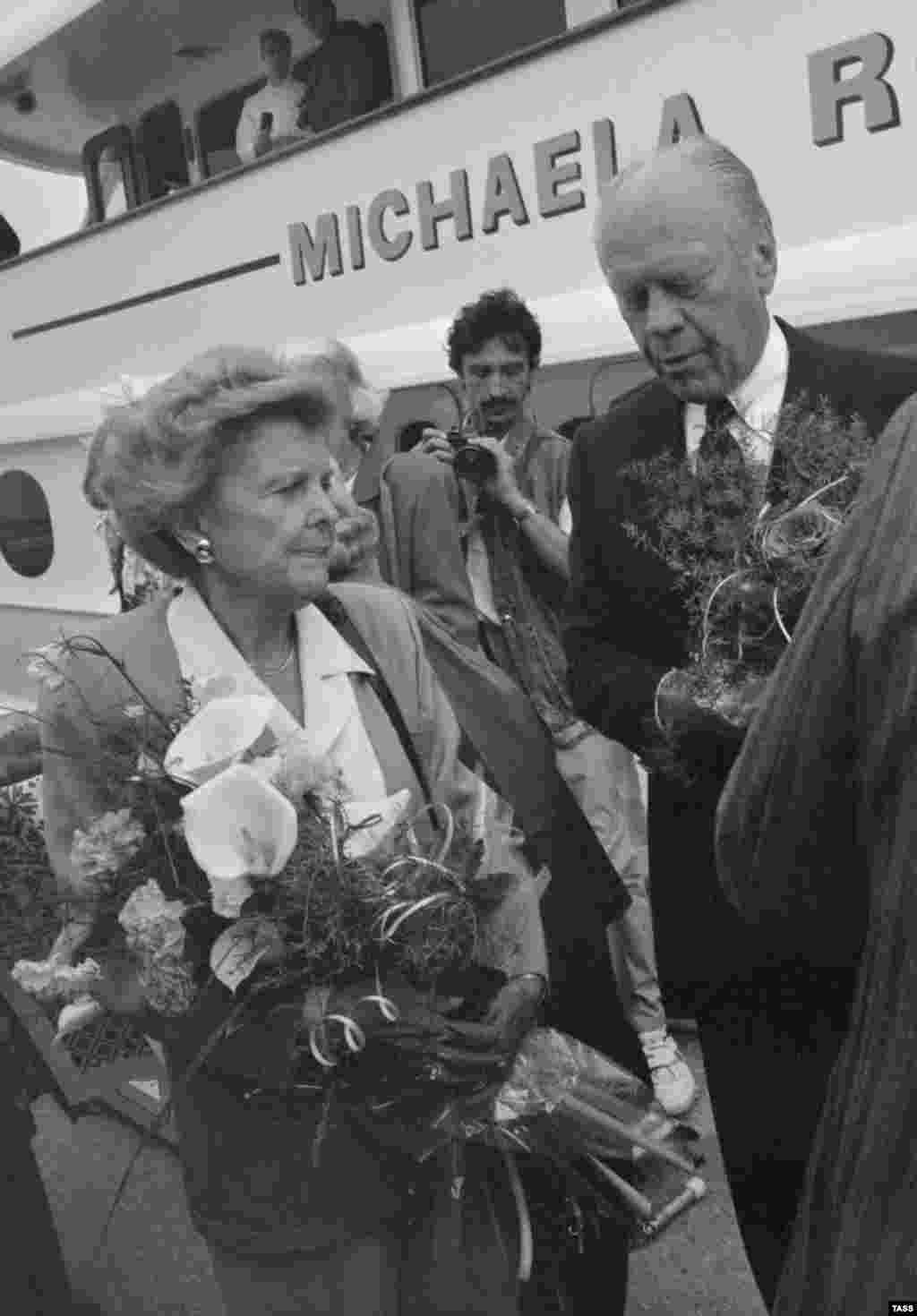 Известно, что Форд посещал Мемориал погибшим в Крымской войне английским воинам, построенный в начале 1990-х годов на Каткартовом холме в Севастополе 