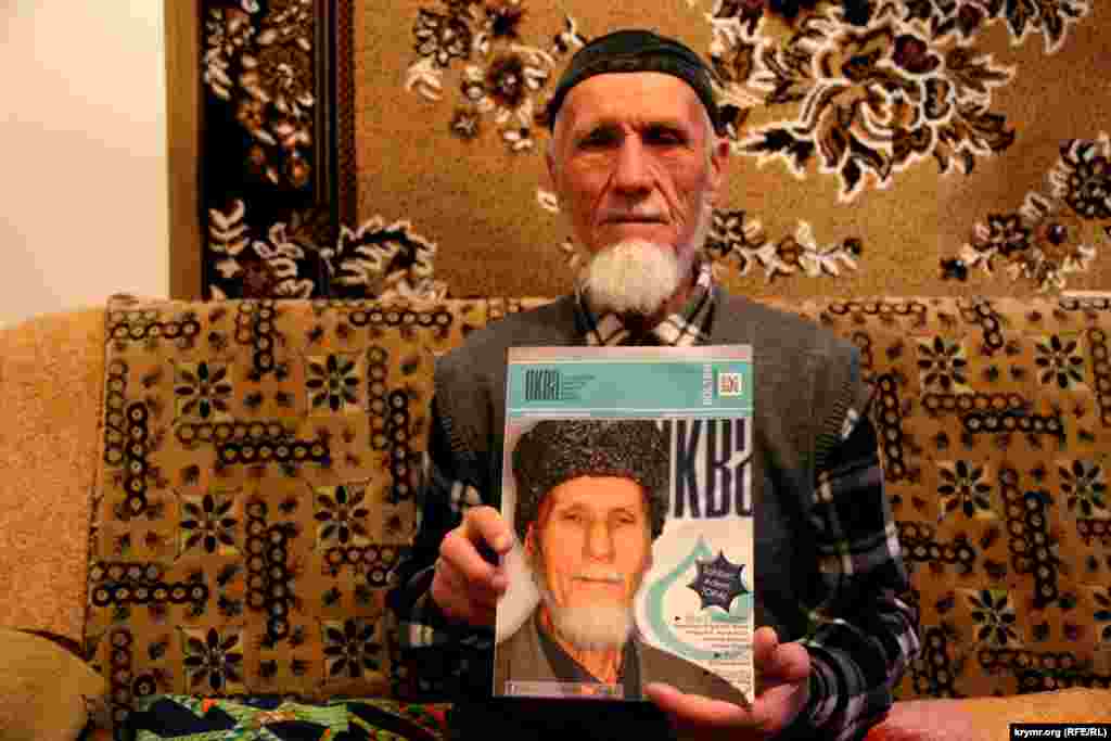 Мустафа Кадыров родом из Судака. На свет появился в мае 1932 года, был четвертым из семерых детей в семье. Самый «черный» день в истории коренного народа застал большую семью в одном из сел Советского района.  «Мы с братишками-сестренками, отцом и мамой оказались на кладбище, куда нас свезли со всех домов. Я сразу заметил, что только крымских татар привозили в тот день», – говорит Мустафа. (фото сделано в 2016 году)