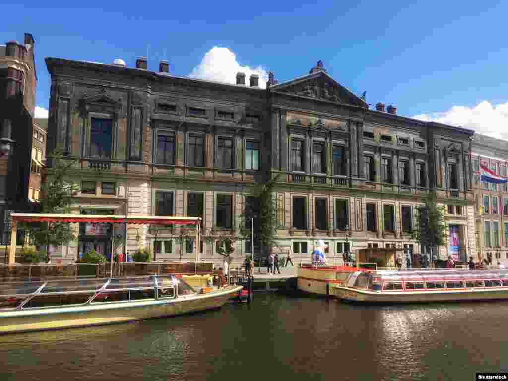 У музеї Аллард Пірсона вирішили дочекатися рішення суду або угоди між сторонами. Останні шість років, поки йдуть судові тяжби, «скіфське золото» знаходиться в цій будівлі у серці Амстердама. Його зберігання, а також суди за артефакти вже обійшлися музею Аллард Пірсона в сотні тисяч євро