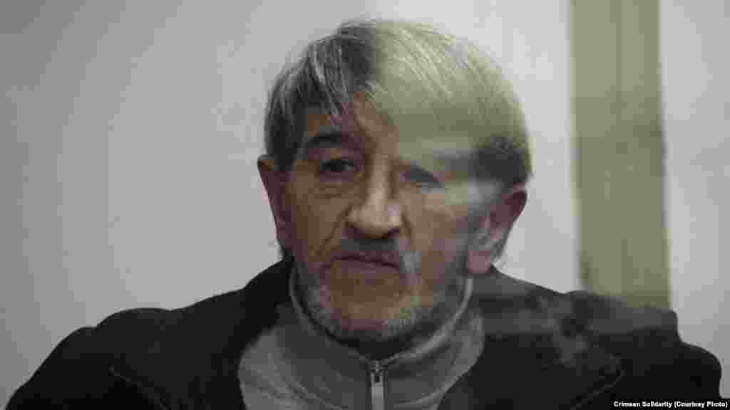 Дочь осужденного крымского проукраинского активиста Олега Приходько Наталья Швецова рассказала Крым.Реалии об «издевательствах и пытках» в отношении ее отца в российском заключении. По ее словам, Олега Приходько «тихо убивают» в российской колонии. По ее словам, Приходько жалуется врачу на боли, но последний «приходит и говорит ему: «Все в порядке». Олег Приходько признан правозащитниками политзаключенным.