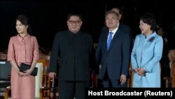 Лідери Північної і Південної Кореї з дружинами, 27 квітня 2018 року