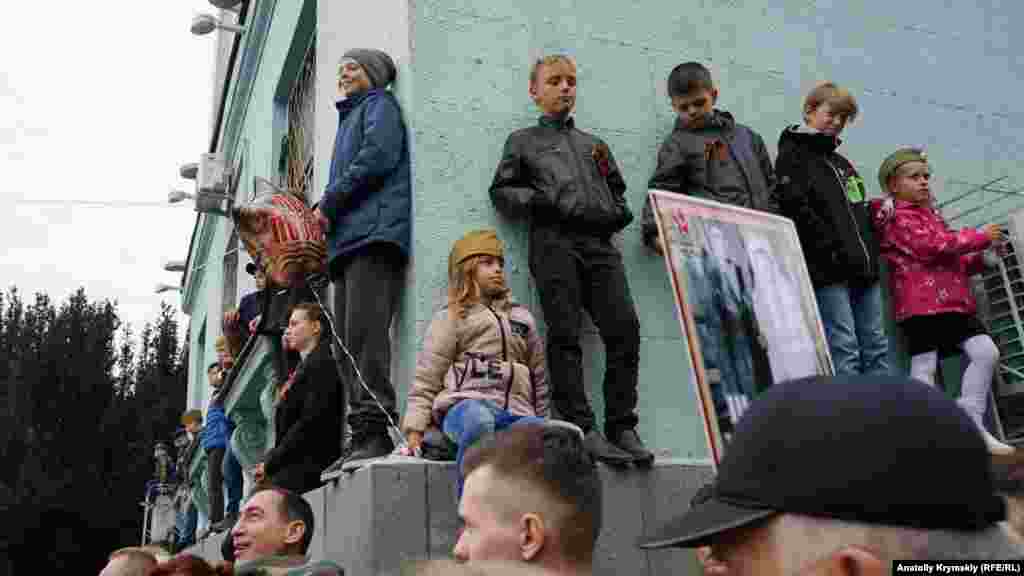 В самом военном параде приняли участие свыше 40 единиц различной военной техники и вооружения соседней России, в частности бронетранспортеры, прицепные гаубицы калибров 122 мм или 152 мм, зенитно-ракетные комплексы «Оса» и С-400 «Триумф», бронированные автомобили и другие