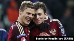 Александр Кокорин (слева) и Павел Мамаев