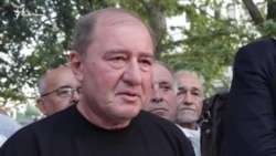 Я не изменил своим убеждениям и считаю Крым частью Украины – Умеров после суда (видео) Я не изменил своим убеждениям и считаю Крым частью Украины – Умеров после суда (видео)