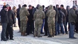 Учасники АТО заблокували дорогу Київ – Харків через порушення їхніх прав (відео) Учасники АТО заблокували дорогу Київ – Харків через порушення їхніх прав (відео)