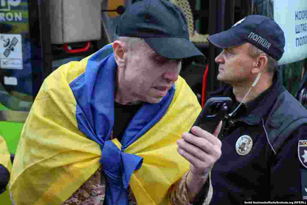 Перша розмова з рідними після повернення із російського полону