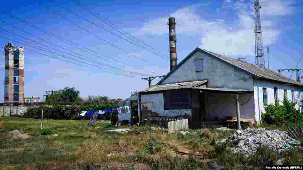 Жилой барак на границе с территорией «Брома»