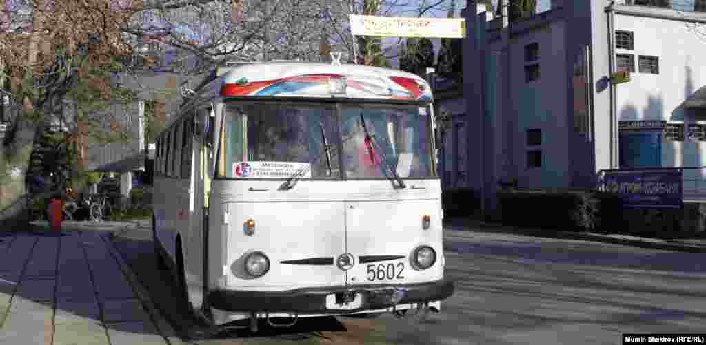 Самая длинная тролебусная линия ведет в Ялту. Старый чешский троллейбус модели Skoda 9Tr до сих пор на маршруте . 