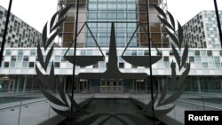 Прокурор МКС Карім Хан заявив минулого місяця, що в нього є підстави вважати, що прем’єр-міністр Ізраїлю Беньямін Нетаньягу, міністр оборони та три лідери «Хамасу» «несуть кримінальну відповідальність» за ймовірні воєнні злочини