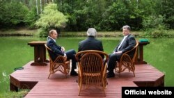 Справа наліво: президент України Петро Порошенко, президент Єврокомісії Жан-Клод
Юнкер та президент Європейської ради Дональд Туск. Київ 13 липня 2017 року