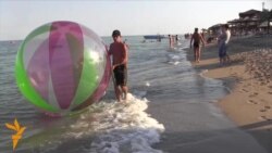 У Бердянську багато сміття та змиває косу У Бердянську багато сміття та змиває косу