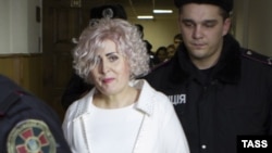 Неля Штепа в зале суда