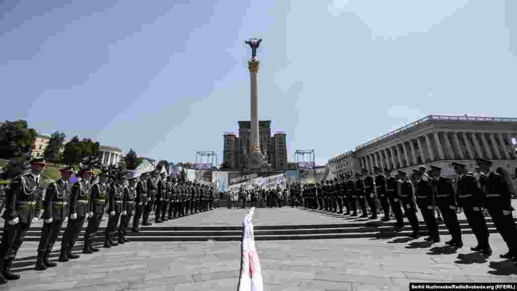 Чеченські активісти провели на майдані Незалежності у Києві акцію «Ічкерія жива!», в рамках якої розгорнули найбільший у світі прапор Ічкерії (22 на 33 метри)