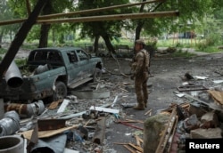 Ukrajinski dobrovoljci nastavljaju s pokušajima evakuacije preostalih stanovnika Pokrovska, grada u Donbasu kojem se približavaju ruske snage, maj 2025.