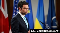 Міністр юстиції Німеччини Марко Бушман спілкується зі ЗМІ наприкінці зустрічі міністрів юстиції країн G7, на якій обговорювали воєнні злочини Росії після масштабного вторгнення до України. Берлін, 29 листопада 2022 року