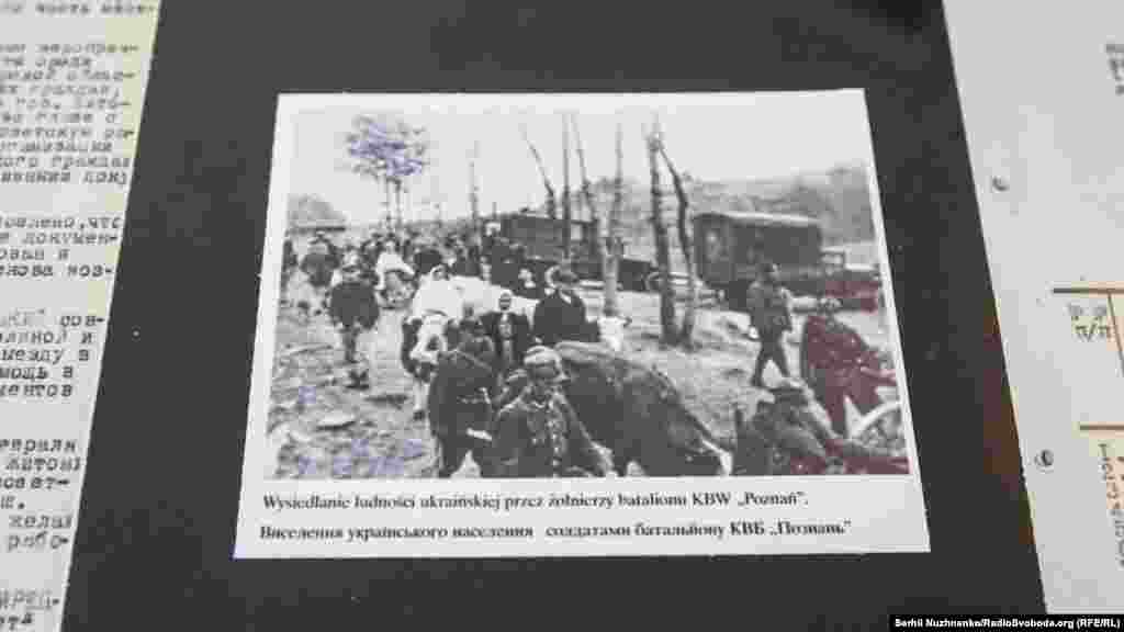 «В рамках репресивної акції щодо українського народу постановлено: 1. Швидкими темпами переселити українців і змішані родини на повернені території (передусім північну Пруссію), не утворюуючи компактних груп, і не ближче, ніж 100 км від кордону». Із постанови Політбюро ЦК ПРП про депортацію українців від 28 березня 1947 року