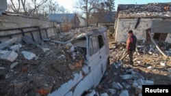 У МВС уточнили, що унаслідок вибухів водій 1994 року народження зазнав контузії легкого ступеня. Автомобіль та приміщення магазину пошкоджені. Фото ілюстративне