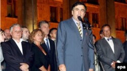 Під час нападу Росії на Грузію у 2008 році до Тбілісі приїхали президенти України, Польщі, Латвії, Литви та Естонії і зяли участь у мітингу проти агресії Росії. На фото: виступає тогочасний президент Грузії Михеіл Саакашвілі. Грузія 12 серпня 2008 року