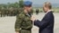 Владимир Путин вручает орден "За военные заслуги", Приштина, 2001 год