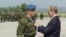 Владимир Путин вручает орден "За военные заслуги", Приштина, 2001 год